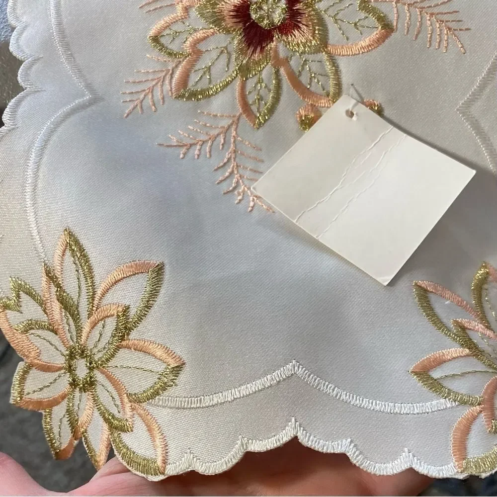 Embroidered Table Runner NWT Table Linens Scalloped Edges Floral Elegant